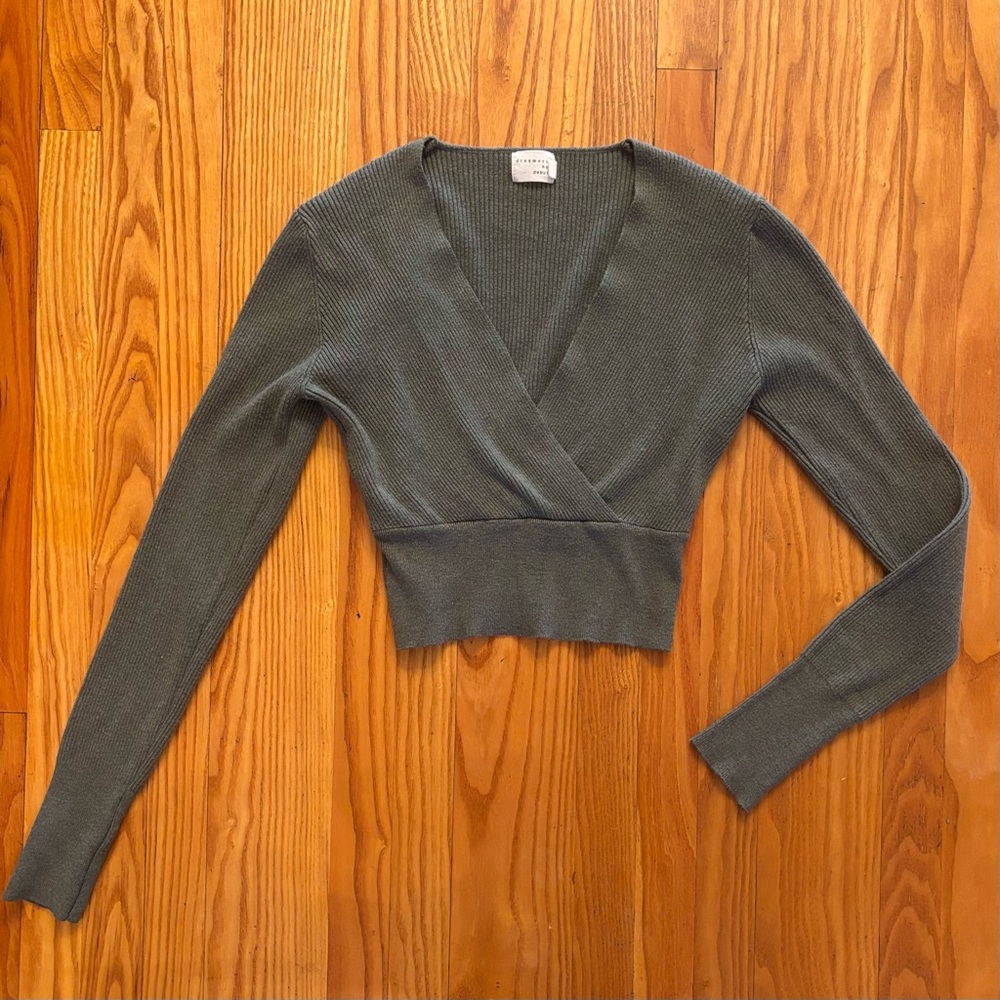 🌿✨Sage Green Ribbed Knit Cropped Sweater - Size L✨🌿